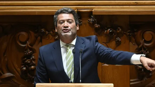 Ventura pede "conversa prévia" a Aguiar-Branco sobre inquérito a Neves