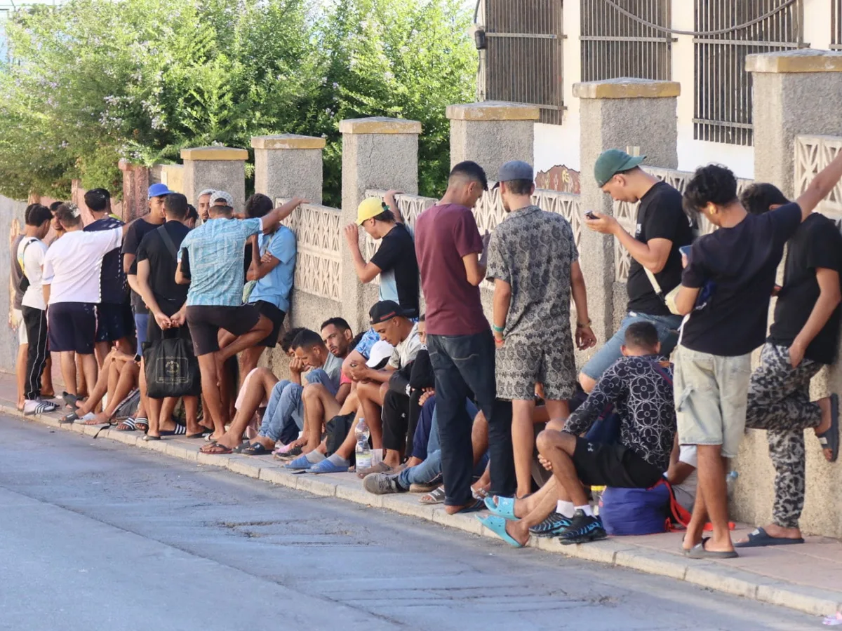 Sanidad convoca a las comunidades autónomas este lunes para enviar vacunas a Ceuta