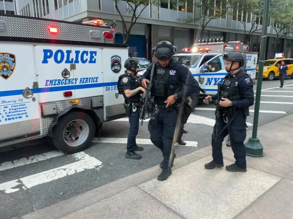 Violencia en Nueva York: una mujer acuchilló a dos personas en Times Square y fue abatida por la policía