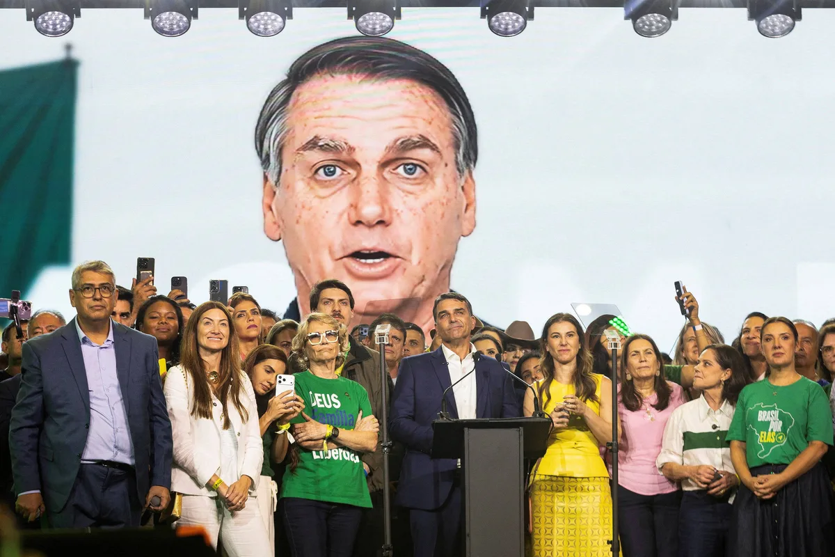 Moraes autoriza Bolsonaro a ir ao dentista, mas nega atendimento na clínica de mulher de Flávio