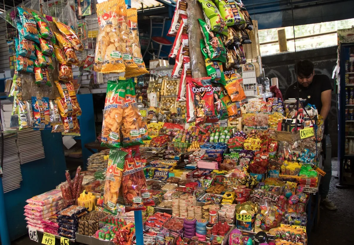 Suprema Corte avala restricciones a los alimentos chatarra en escuelas, incluyendo preparatorias y universidades