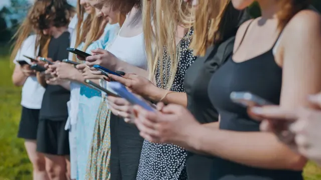 Proibir menores das redes sociais "não resolve", alerta Unicef Portugal