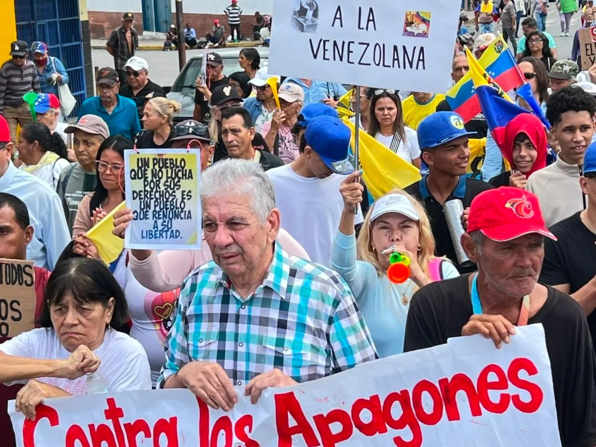Hastiados por los apagones, barquisimetanos se movilizaron hasta sede de Corpoelec
