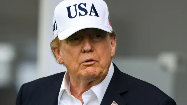 Trump diz que arco que planeia construir pode tornar-se "complexo militar"