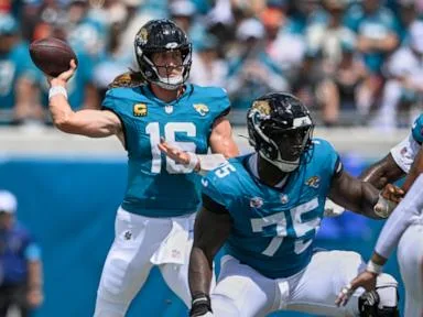 Trevor Lawrence throws 4 TD passes as the Jaguars rout the Browns 34-10 in season opener