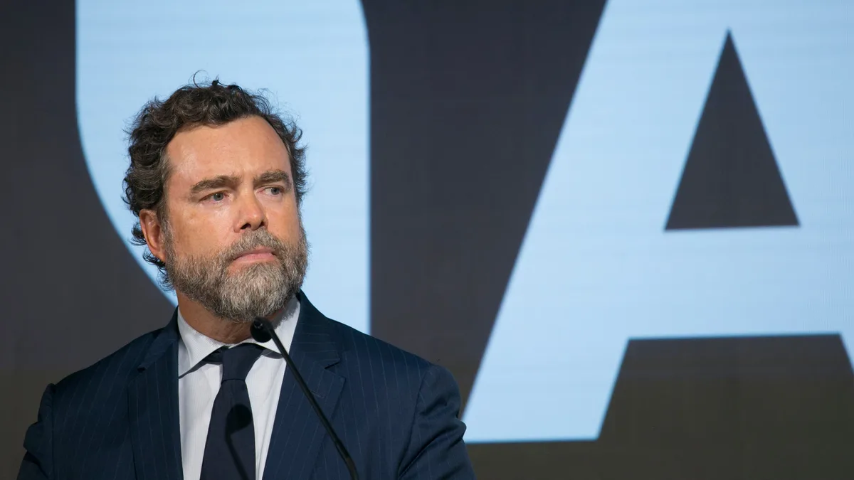Espinosa de los Monteros renuncia a presentarse y despeja el espacio electoral de la derecha