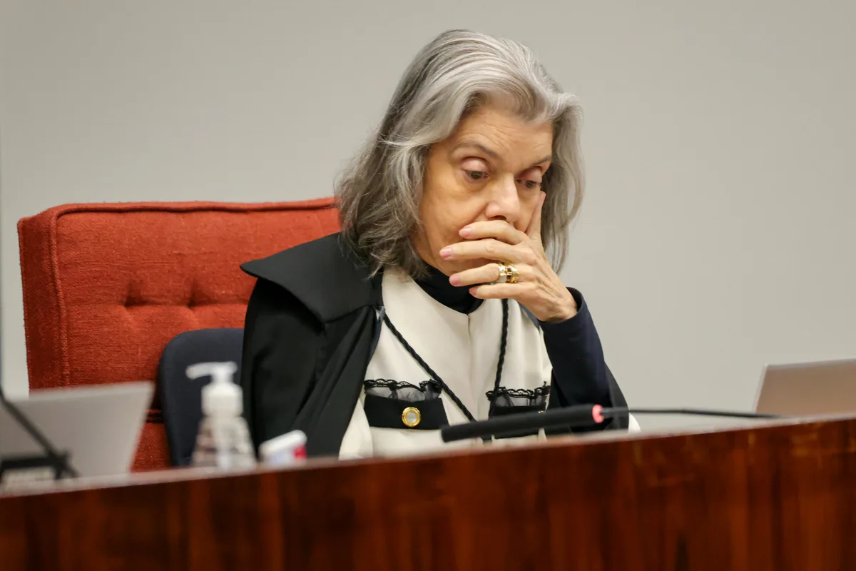 Cármen Lúcia diz que Moraes “lutou bravamente” pela democracia