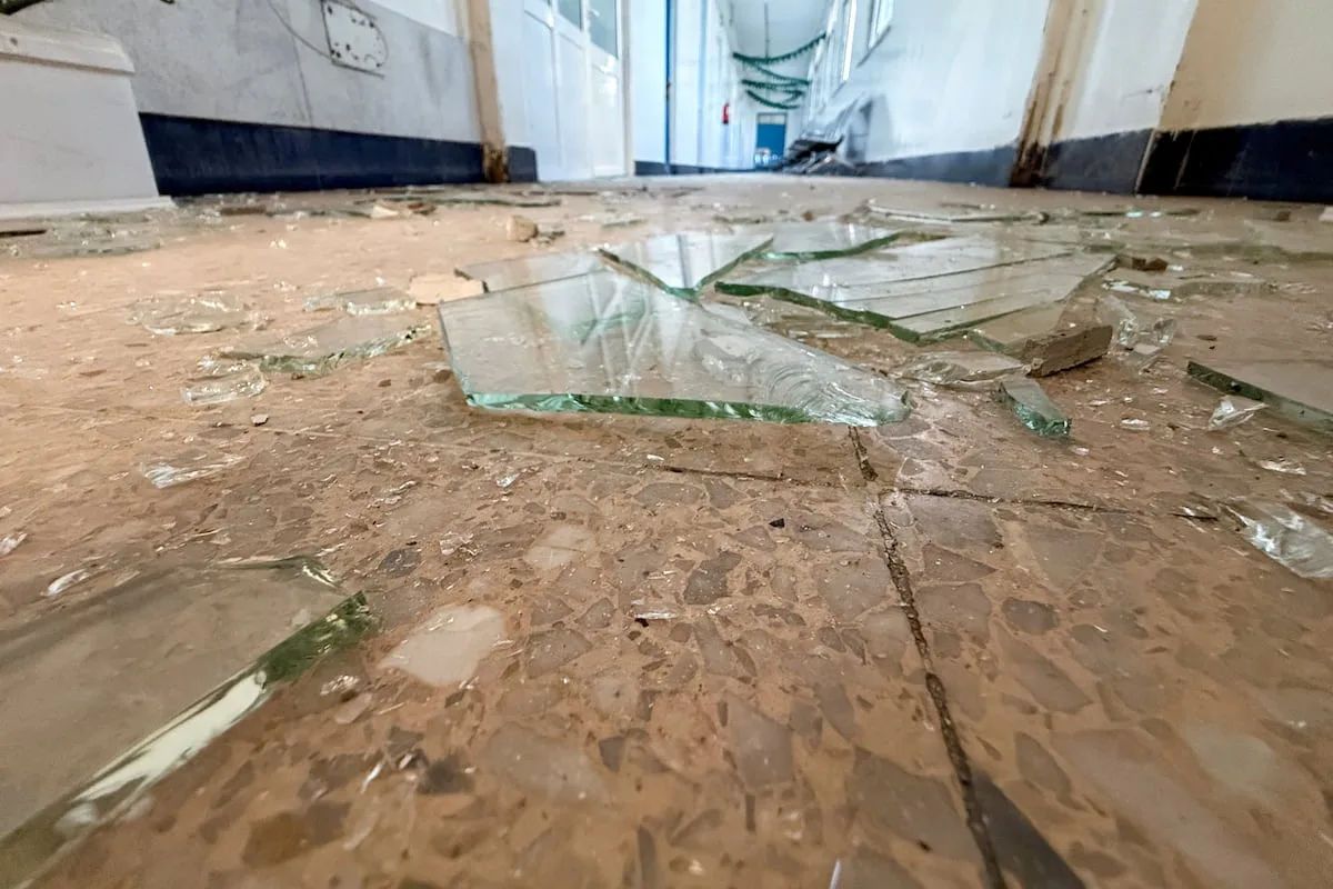 Yemen fighting overwhelms hospitals, cuts aid to 800,000 people: relief agencies