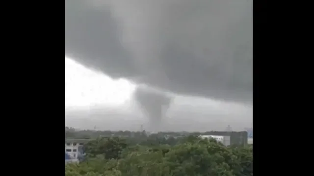 Durante forte tempestade, tornado atinge escola no sul da China. Assista