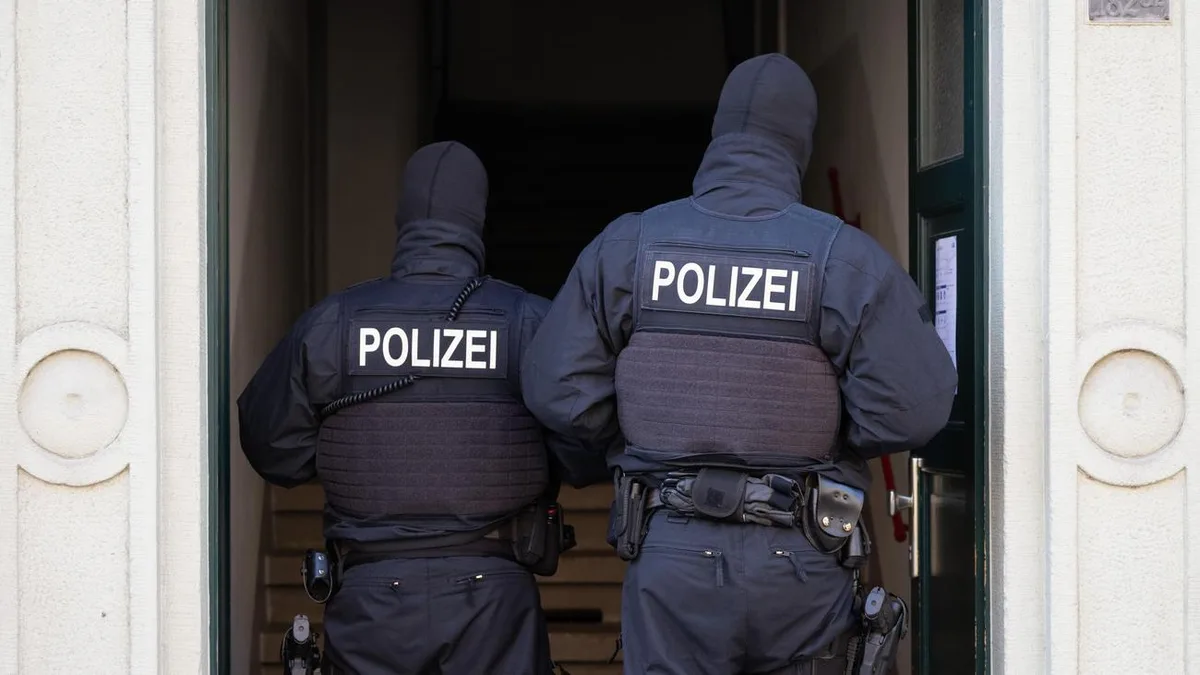 Verbotene Artgemeinschaft: Durchsuchungen bei mutmaßlichen Anhängern von rechtsextremem Verein