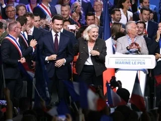 Présidentielle 2027 : à Hénin-Beaumont, Marine Le Pen parle du logement et tente de dissiper les tensions