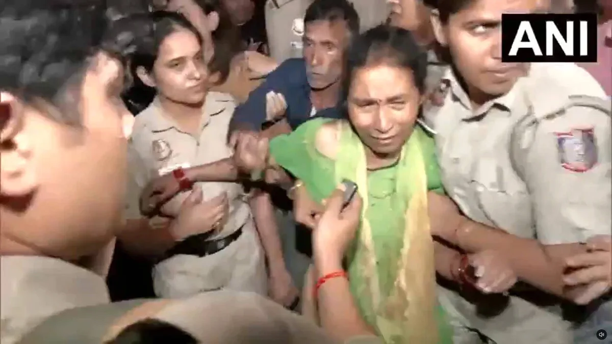 Delhi Police detains Ankita Bhandari’s parents, oppn leaders after overnight India Gate protest