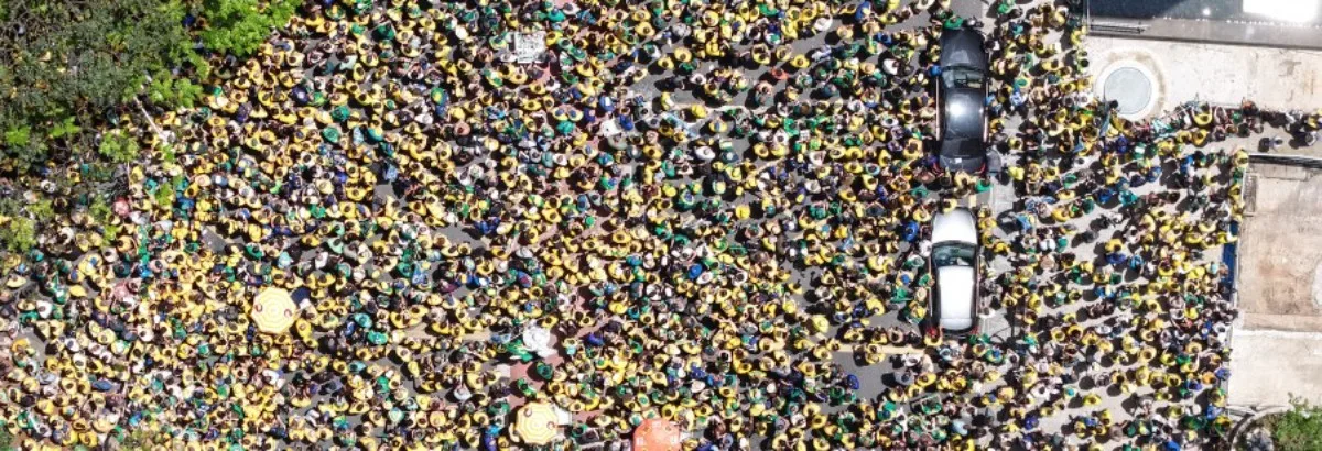 No ápice, ato de Flávio Bolsonaro na Paulista reúne 71,9 mil pessoas, segundo metodologia da USP