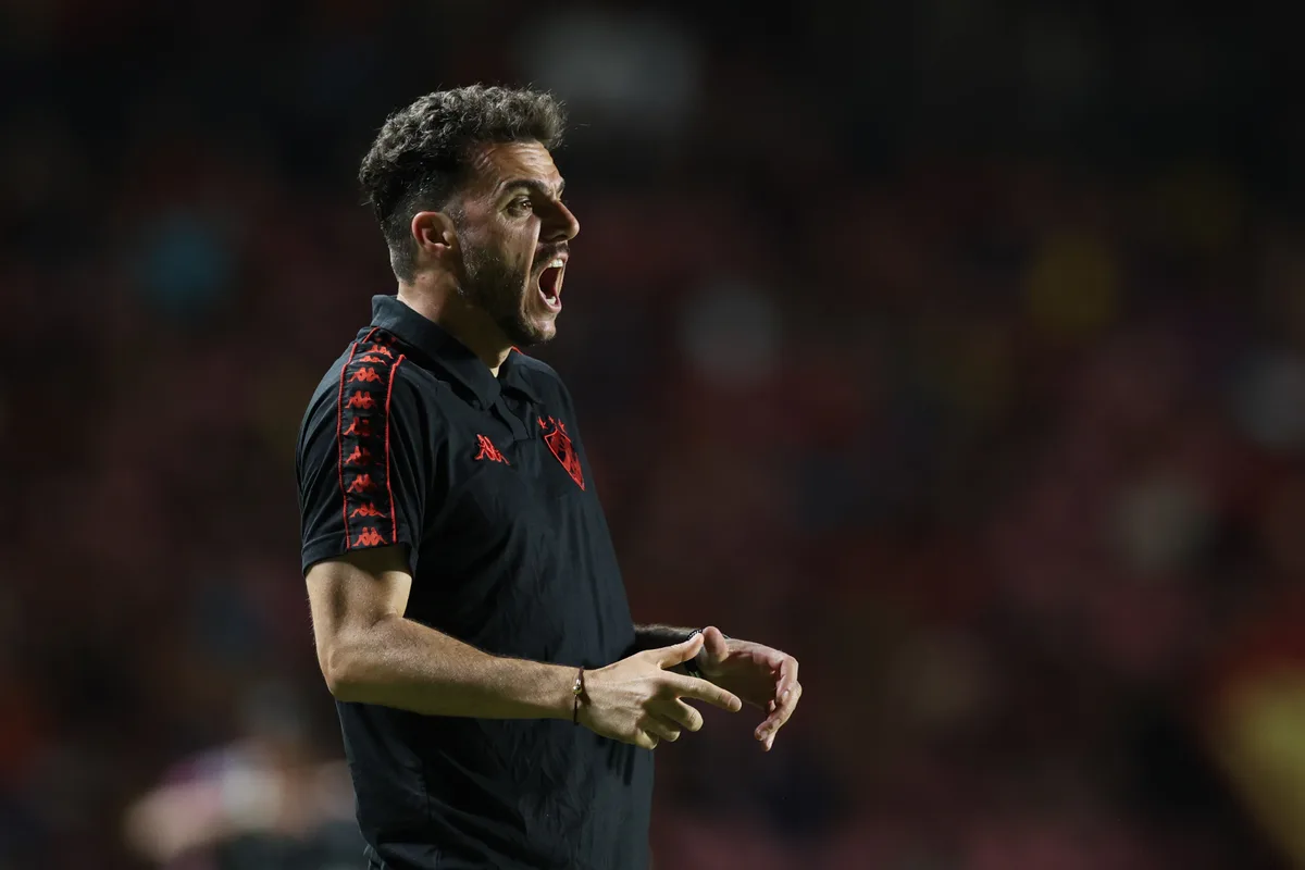 Soso lamenta expulsão e vê Sport competitivo em derrota contra "melhor elenco da Série B"
