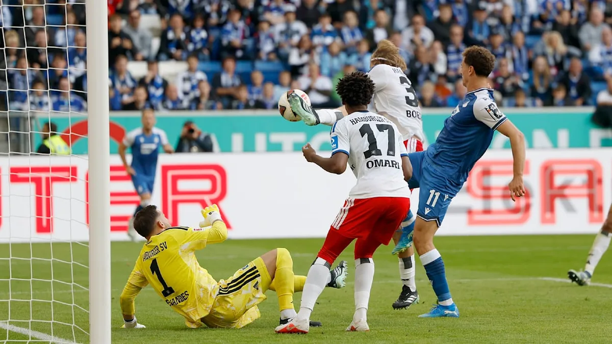 Oh no, Bornauw! - Slapstick-Eigentor von HSV-Star