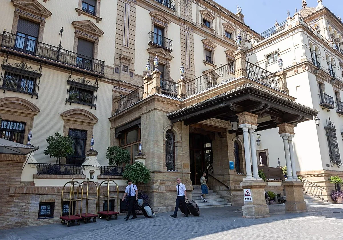 Sevilla afronta un puente del Pilar con «lleno técnico» en sus hoteles