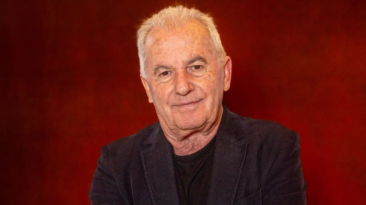 Víctor Manuel, 79 años: "De mi infancia recuerdo las patatas a la importancia con caldo y laurel que hacía mi abuela"