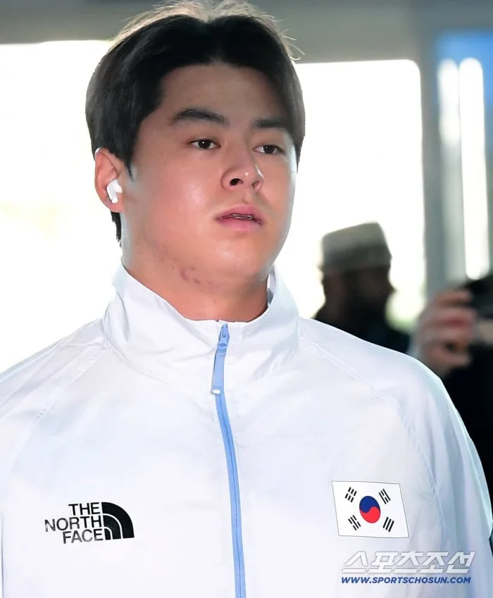 이런 망신있을까…'시선 집중' 출국길, 대표팀 주장이 단복을 못 입었다고? [나고야 LIVE]