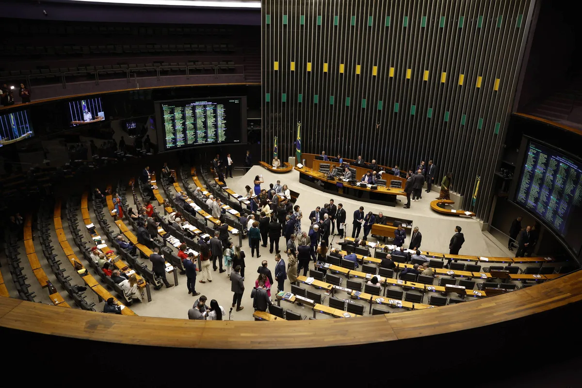 Até quando candidatos ao Legislativo perdem, o partido leva