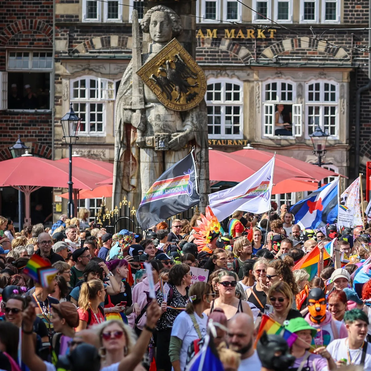 Demonstrationen - Zehntausende feiern CSD in Bremen und Magdeburg