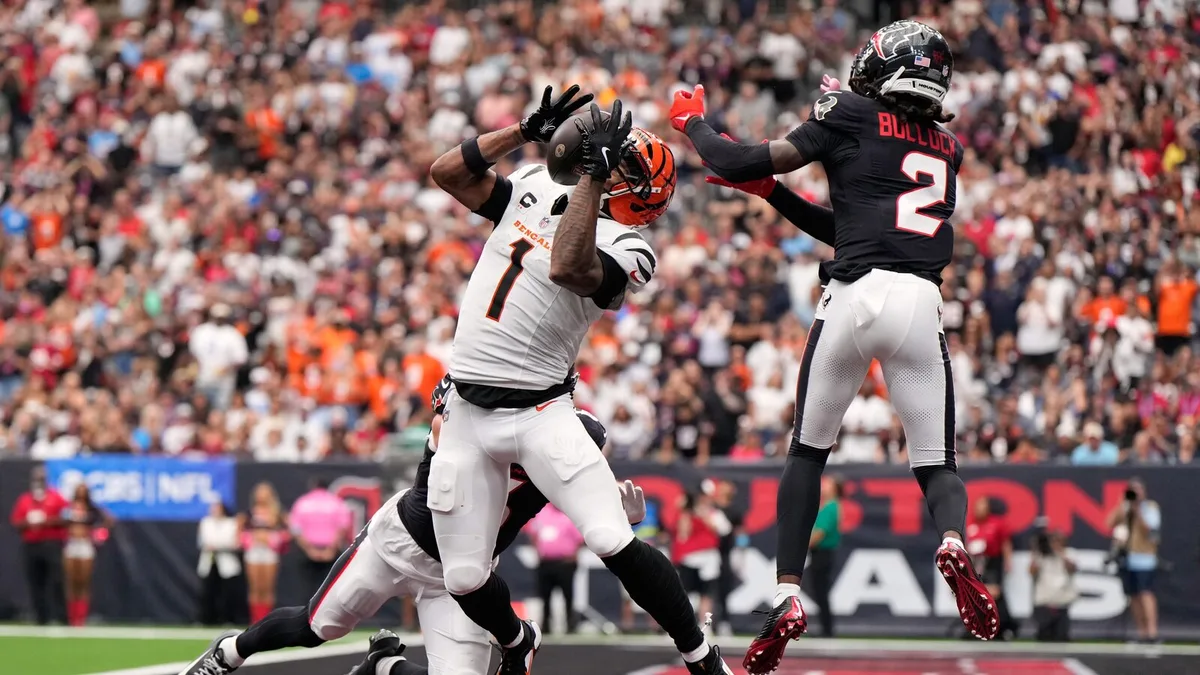 Ja'Marr Chase scores 2 TDs on passes from Joe Burrow to lead the Bengals past the Texans 20-6