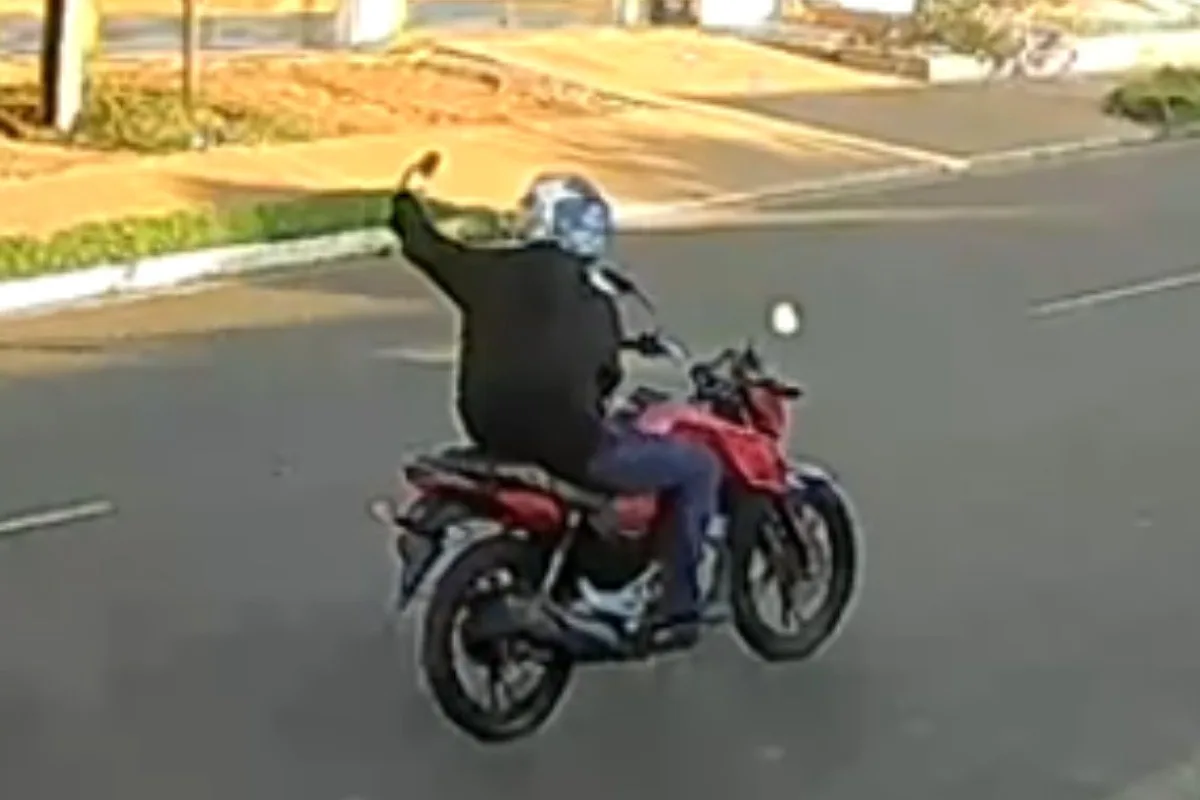 VÍDEO: Motociclista se grava pilotando e atropela idoso em MS