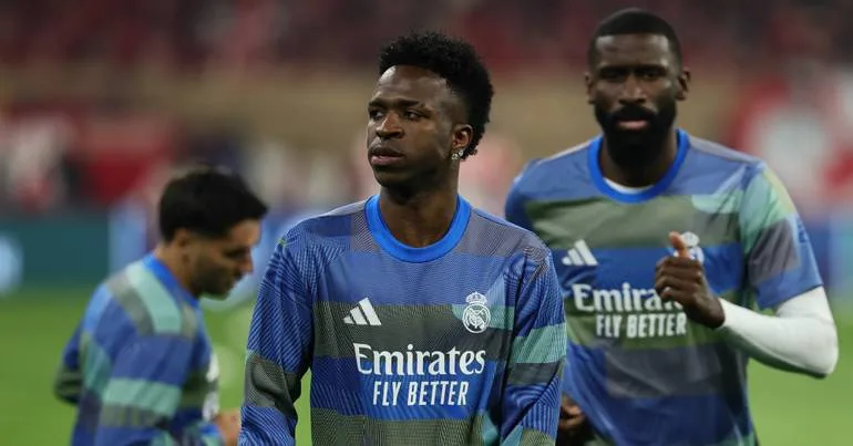 Vinícius suspenso por 4 jogos. Falha clássico com Barcelona