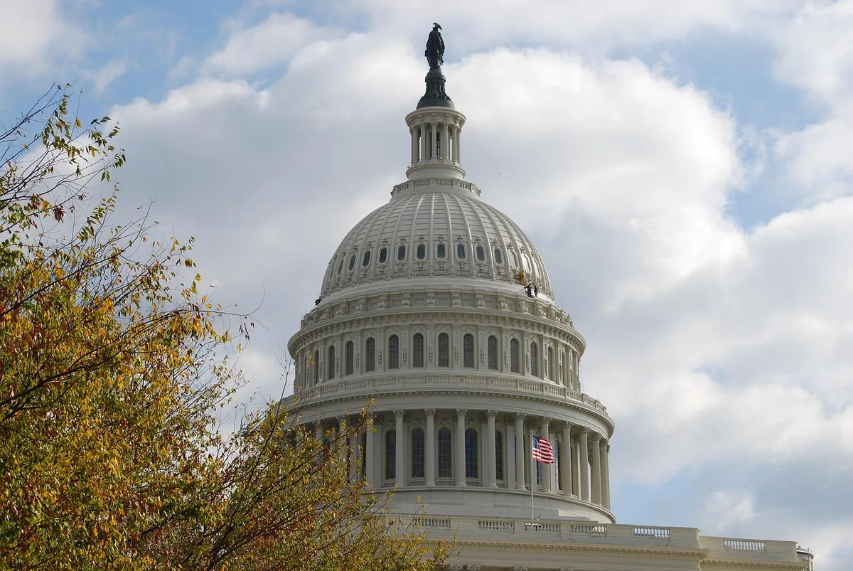 El Congreso de Estados Unidos aprueba una prórroga presupuestaria para evitar el cierre de gobierno previo a las elecciones