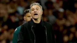 Luis Enrique brinca com jornalistas em conferência: «São defesas e médios!»