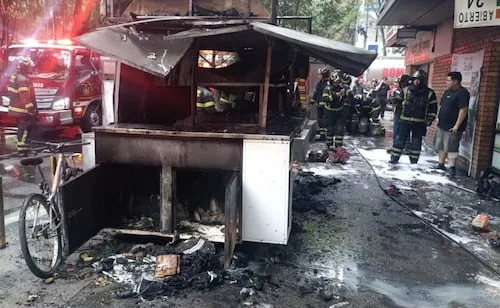 Fuga de gas provoca incendio en puesto de comida en la colonia Roma; bomberos retiran 5 cilindros