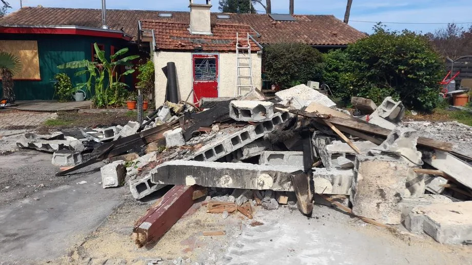 Incendie au Porge : une première série de plaintes contre X déposées par les habitants ayant perdu leur maison