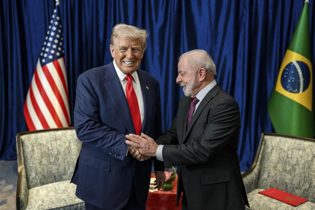 Lula y Trump acordaron acelerar las negociaciones para resolver la disputa por los aranceles sobre productos brasileños