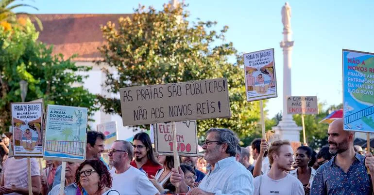 "Centenas" contra privatização de praias da Arrábida