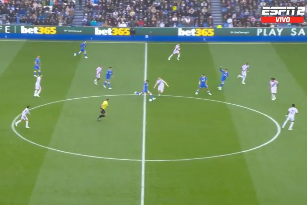 Diego Gómez, para el premio Puskas: el golazo desde mitad de la cancha que sufrió el arquero argentino Walter Benítez