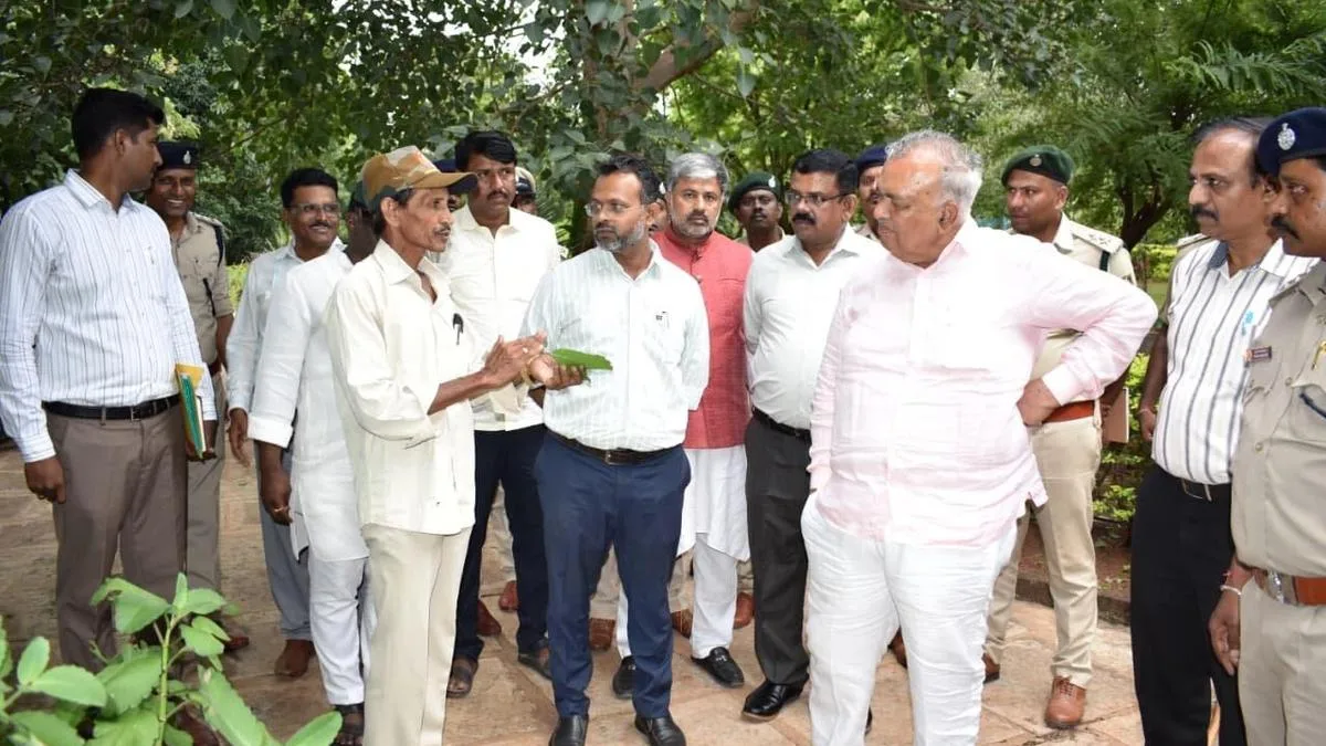 Prioritise afforestation, increasing green cover in Bidar, says Minister