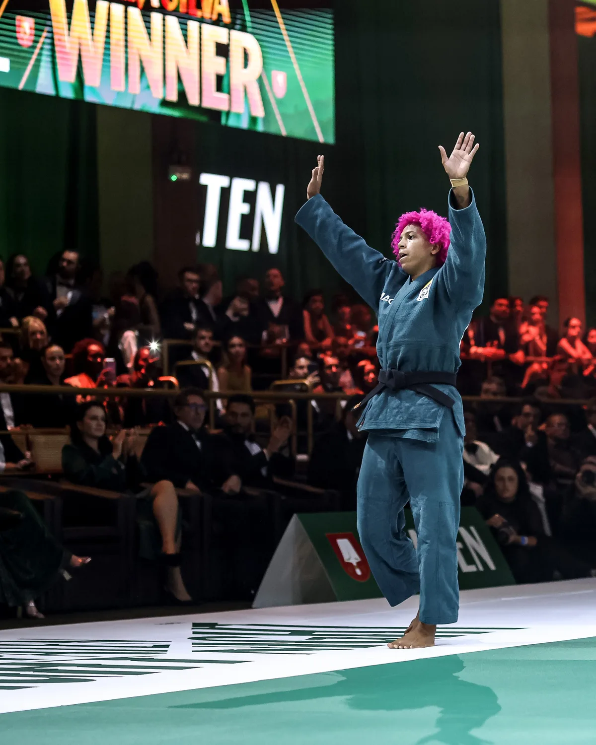 Rafaela Silva vence Prisca Awiti de forma dominante na estreia do judô no Spaten Fight Night