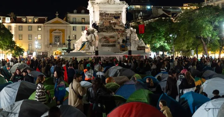 Segunda noite "calma" de acampada avança no Rossio