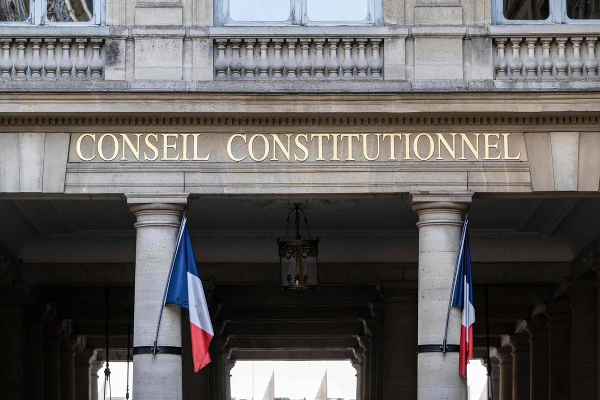 França promulga lei que cria direito à ajuda para morrer após quatro anos de debates