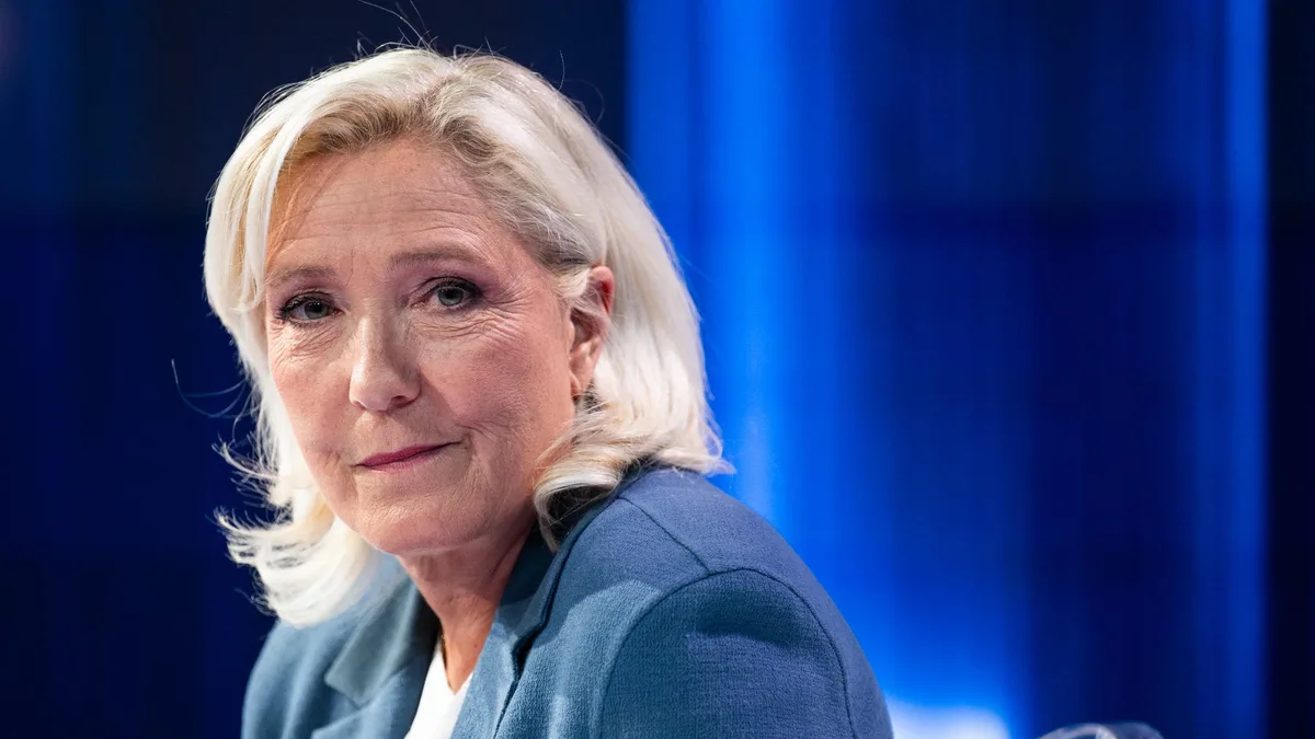 "Moi je ne m'interdis rien": à l'approche de l'examen du budget, Marine Le Pen n'exclut pas de voter une éventuelle motion de censure
