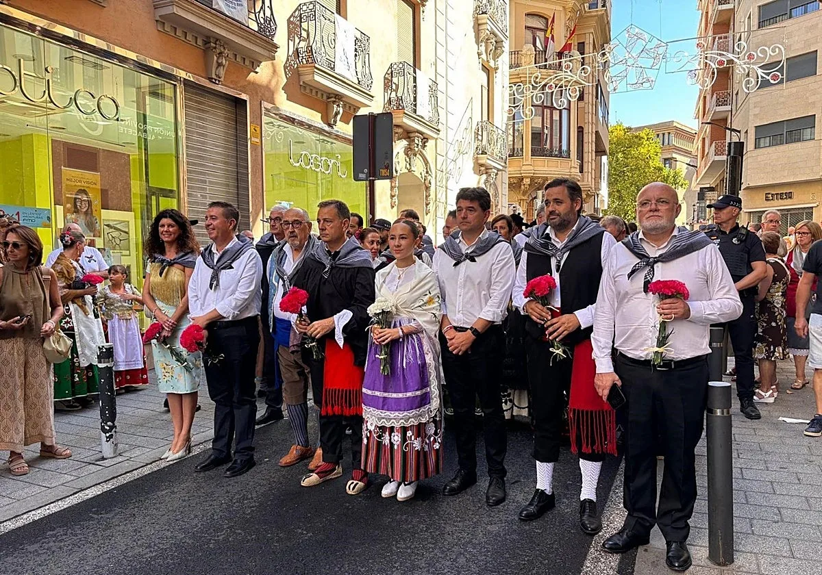 Una marea de flores inunda las calles de Albacete en honor a la Virgen de los Llanos