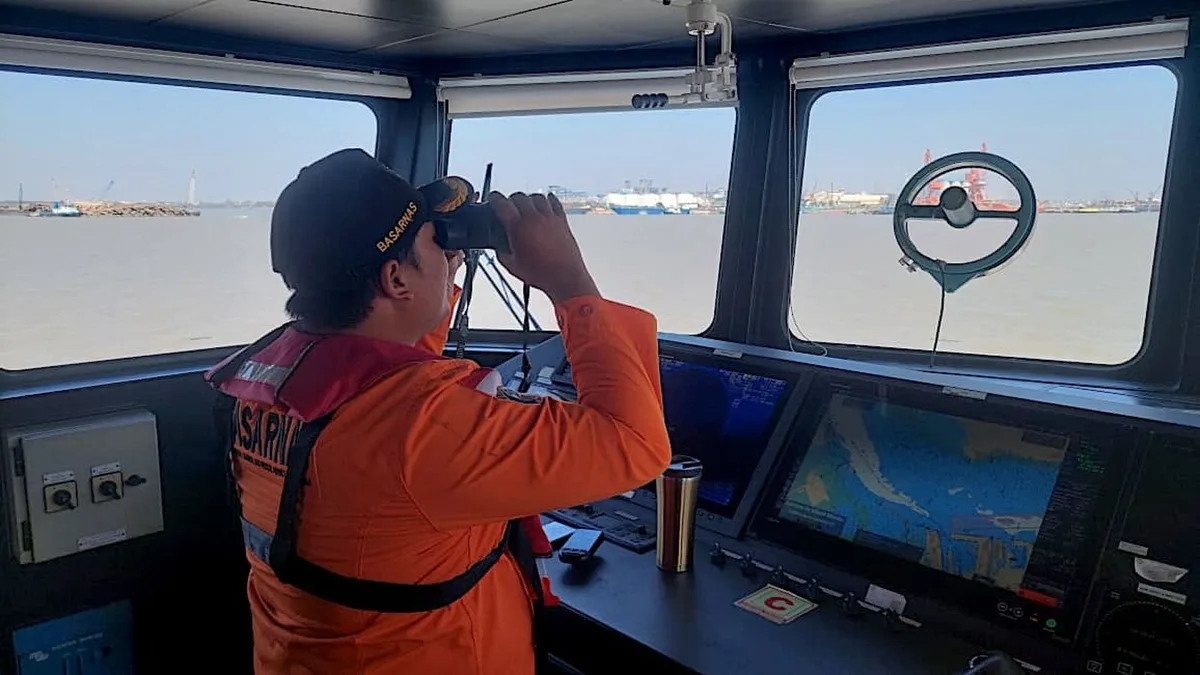 Un muerto y 140 pasajeros sin localizar en Indonesia tras el incidente en un barco con 243 pasajeros