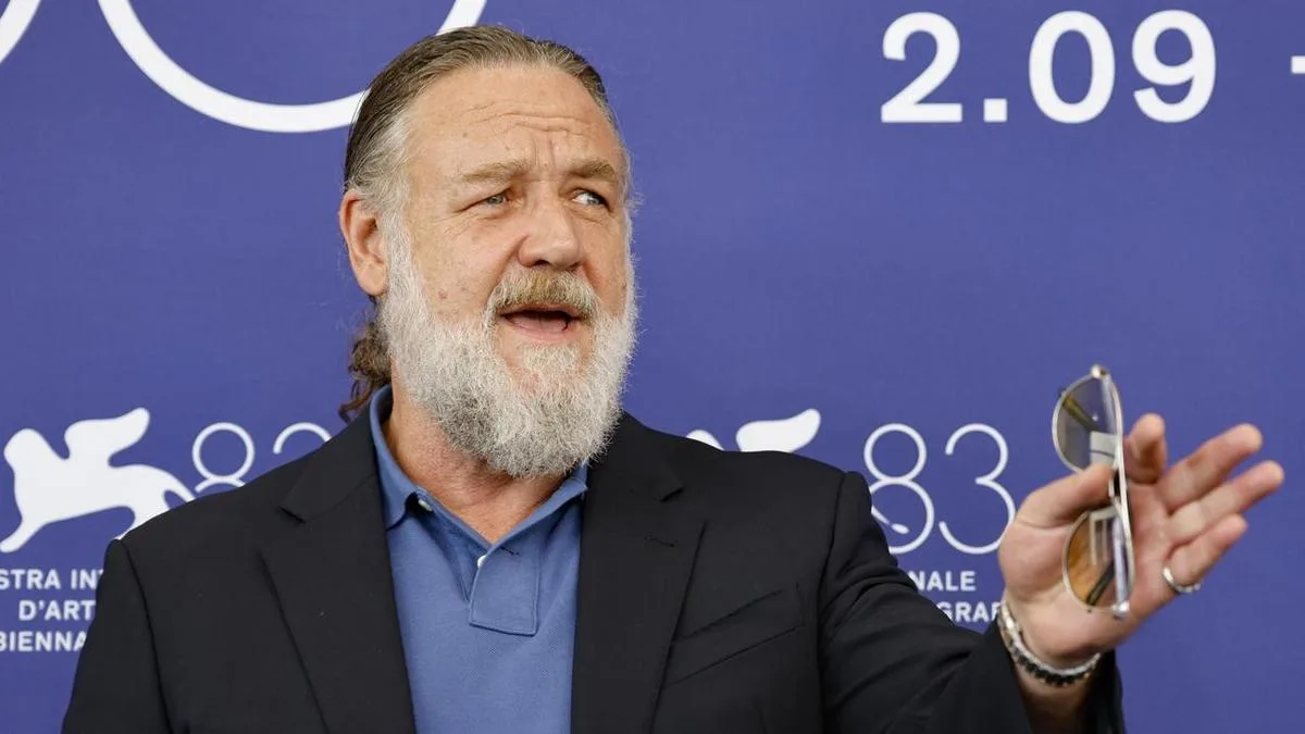 Russell Crowe mulls 'mismanaged' Hollywood relationship