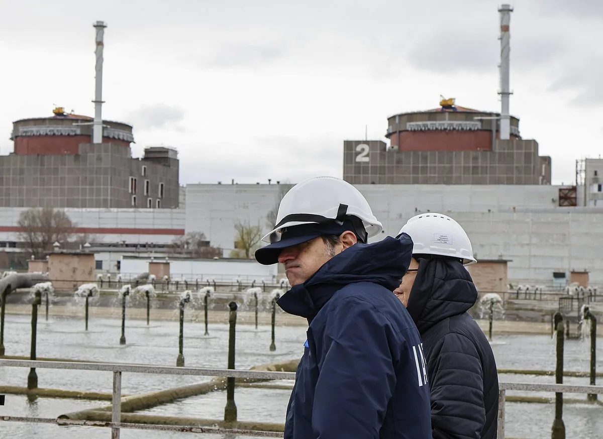 Drone atinge torre de refrigeração de central nuclear russa de Kursk