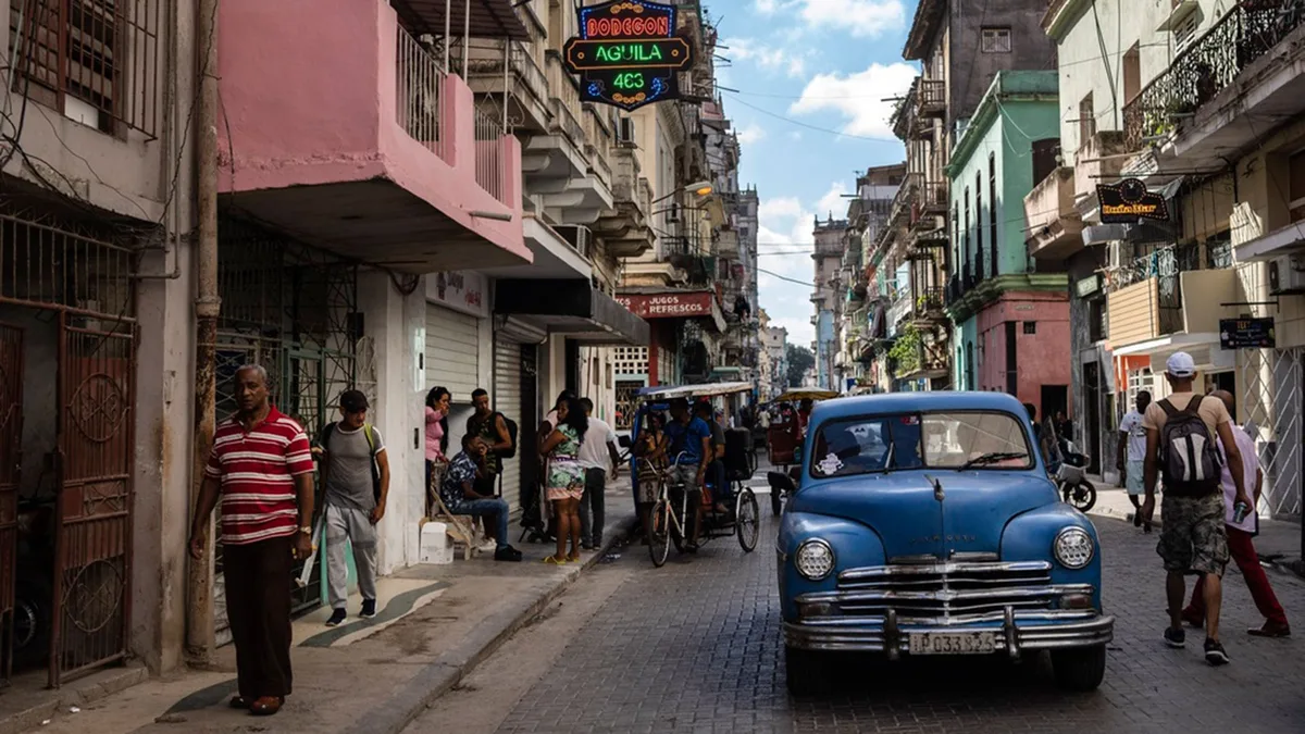 Emprendimientos privados buscan espacio en Cuba frente a la escasez y las restricciones