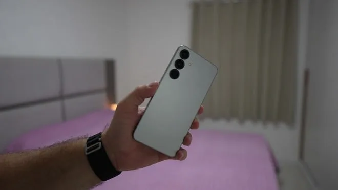 Galaxy S25 Plus aparece mais barato e se torna melhor opção de celular top Samsung hoje