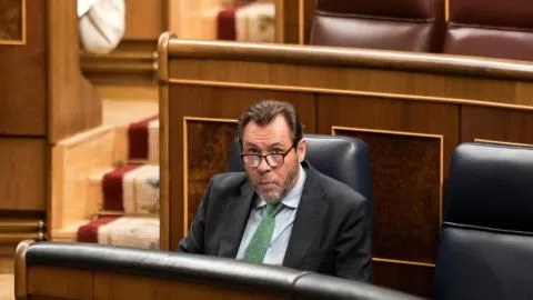 Puente retrata a PP y Vox con hemeroteca sobre la guerra de Irán y la subida de precios: "A berrear a Génova 13"