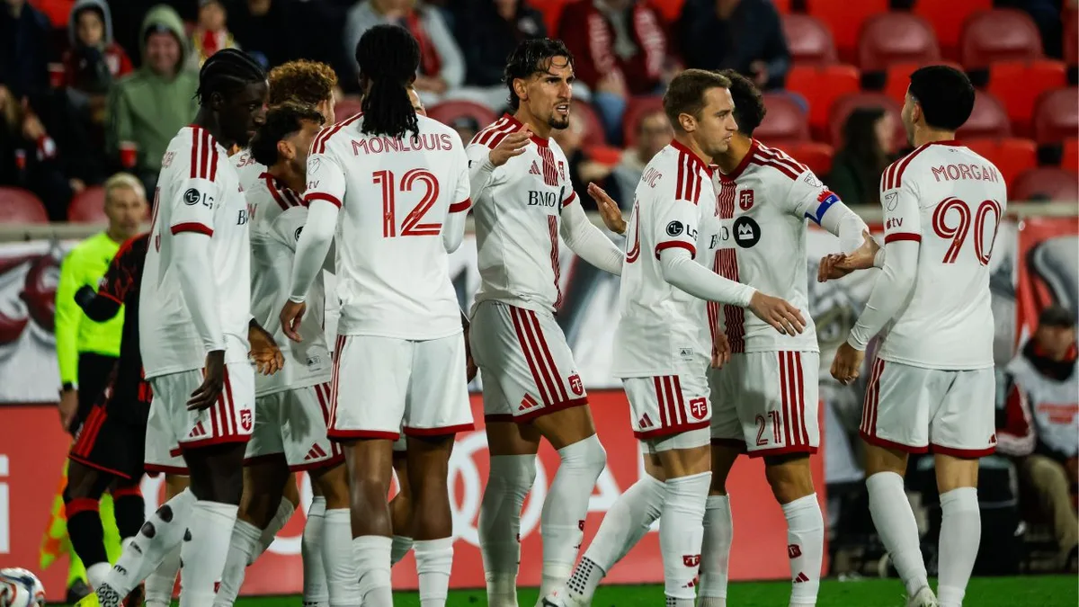Toronto FC tied for final playoff spot after huge win over Red Bulls