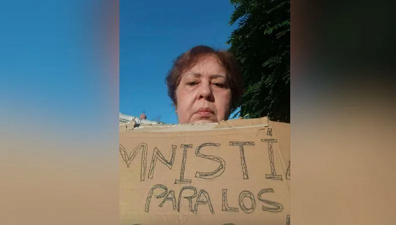 Arrestan a la historiadora Alina Bárbara López por exigir libertad para los presos políticos en Cuba