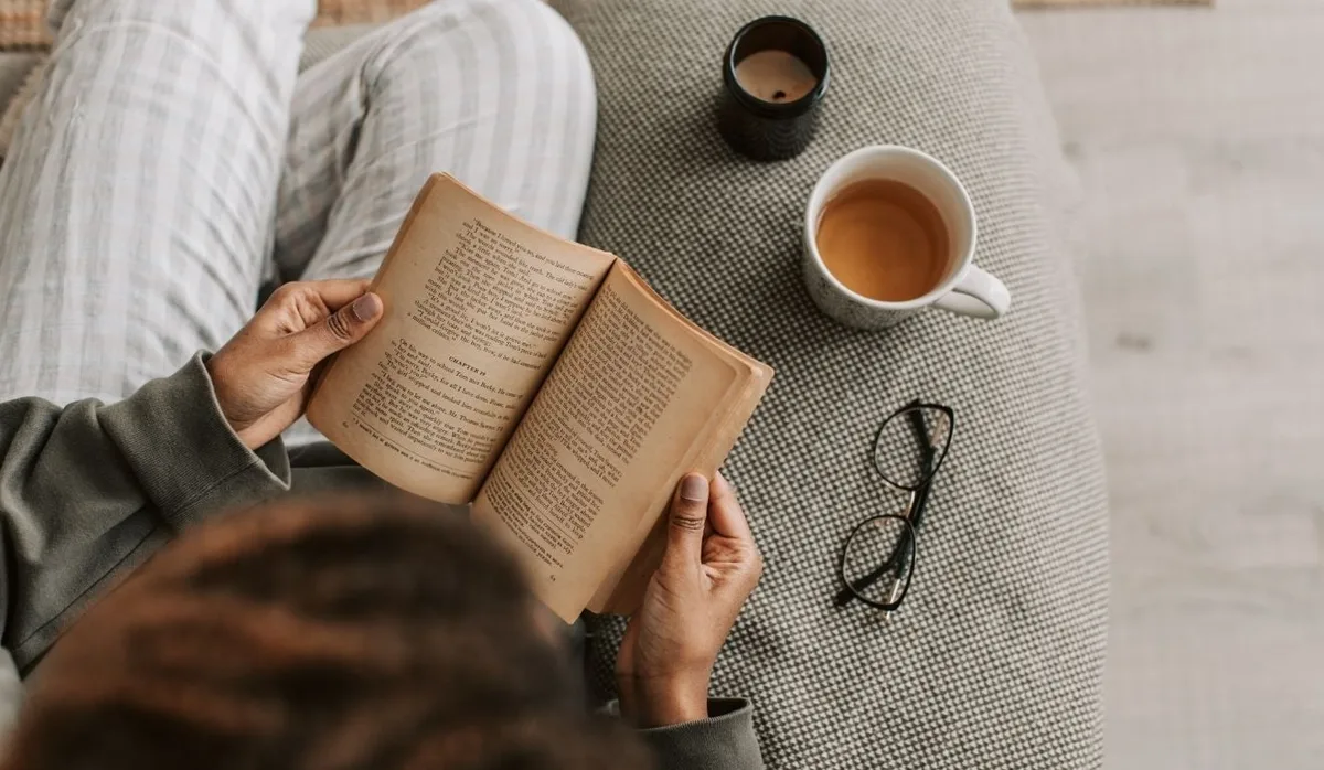 8 livros que vão mudar a forma como você enxerga o amor, a amizade e suas próprias escolhas