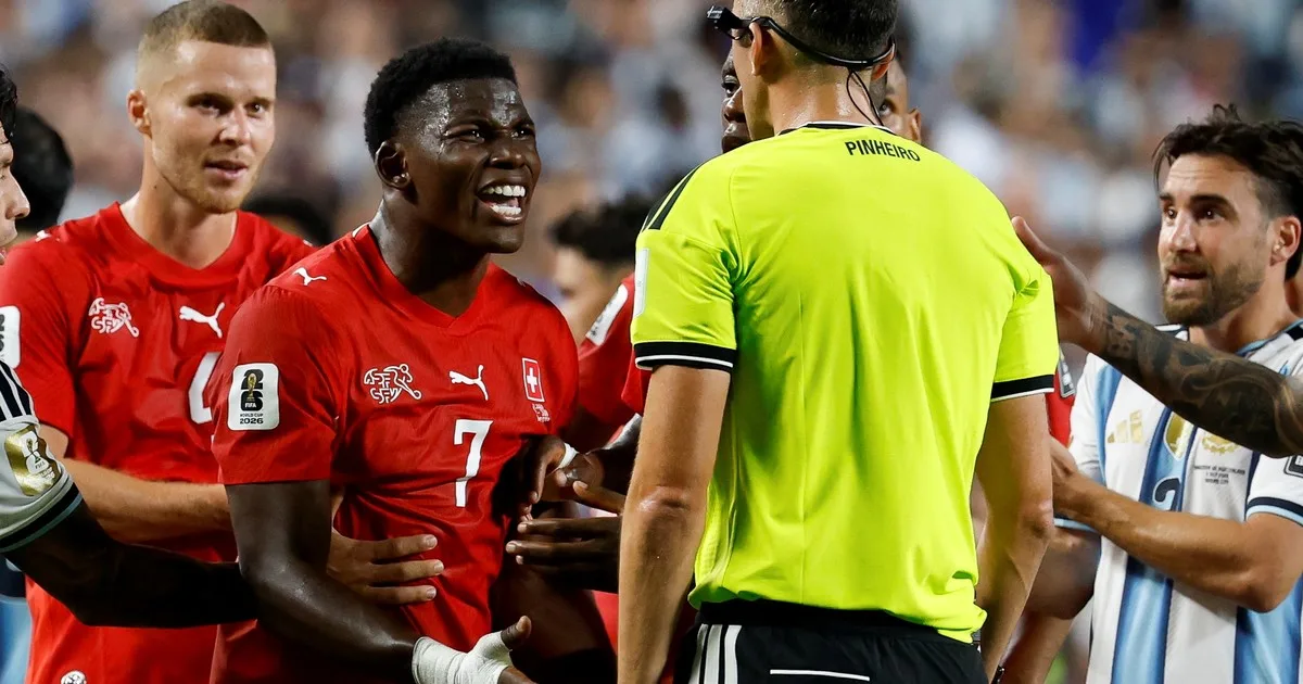 Breel Embolo recordó su expulsión ante Argentina en el Mundial 2026: “Me dolió muchísimo”